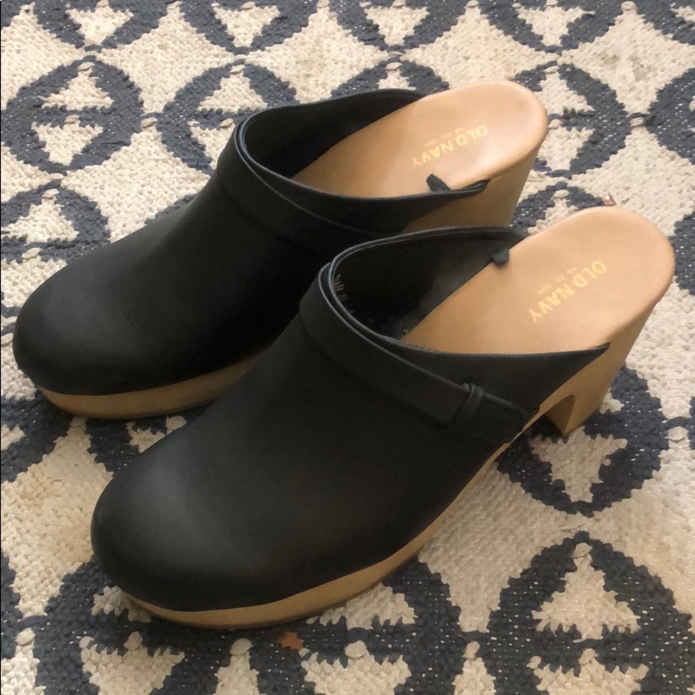 Old Navy Black Clogs